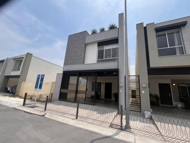 CASA EN VENTA NUEVA – 3 NIVELES