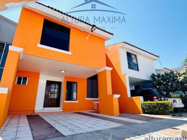 Casa en Venta Naciones Unidas Zona Virreyes Zapopan