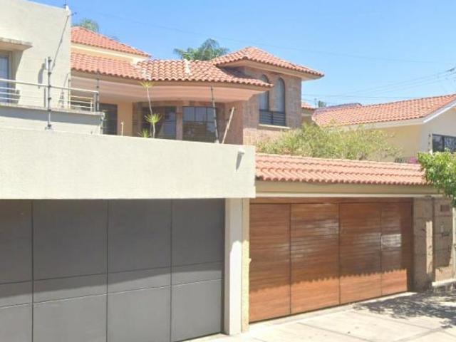 CASA EN VENTA NOVELISTA