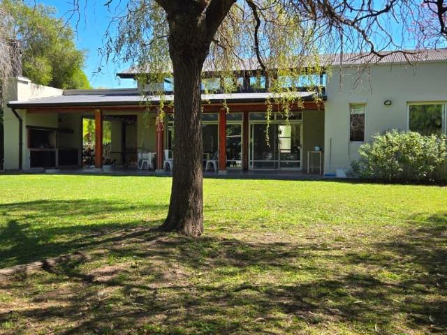 Casa en venta o alquiler en el barrio Bs. As Village, Bella Vista