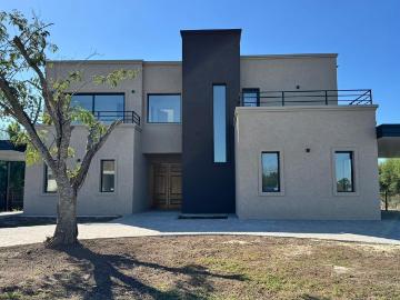 Casa en Venta o alquiler sobre Lote Interno en Molino Norte Harás Santa María
