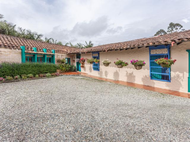 Casa en Venta o Arriendo en La Ceja, La Ceja 6 Alcobas, 500m2