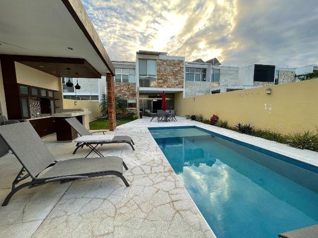 Casa en Venta o en Renta amueblada en Conkal con paneles Solares