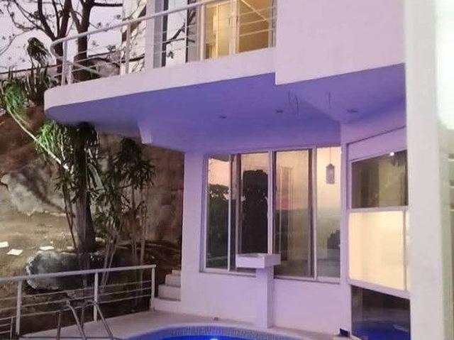 CASA EN VENTA O EN RENTA SEMI AMUEBLADA EN LOS TUCANES