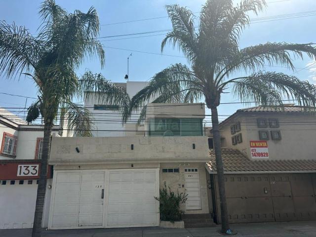 Casa en Venta o Renta comercio u oficina en Valle del Campestre 5 min de Plaza mayor, LEON, GTO. DV 14B0A