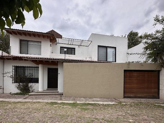 CASA EN VENTA O RENTA CON RECAMARA EN PLANTA BAJA EN JURICA QUERETARO
