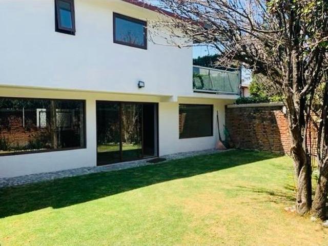 Casa en Venta o Renta con 2 Jardines Privados y Terraza en Barranca Seca, Magdalena Contreras
