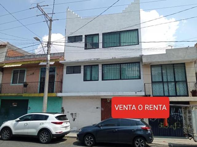 CASA EN VENTA AMPLIA COMIDA FARMACIA CUARTOS A UN LADO DEL ESTADIO INVIERTE PLUSVALÍA O PARA VIVIR
