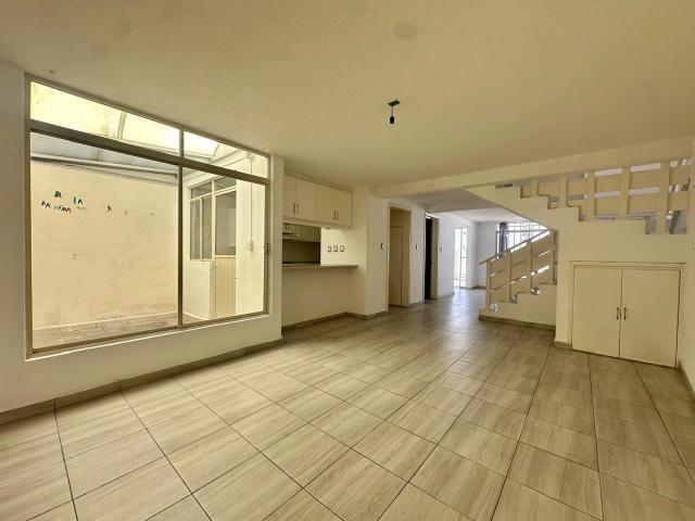 Casa en VENTA O RENTA cerca de Plaza El Dorado