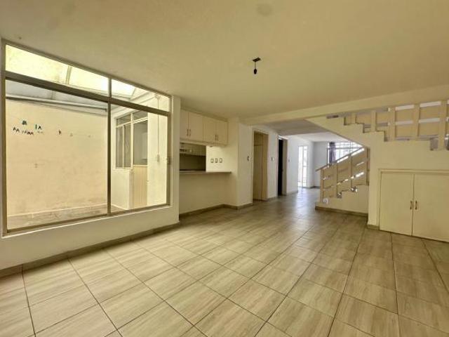 Casa en VENTA O RENTA cerca de Plaza El Dorado