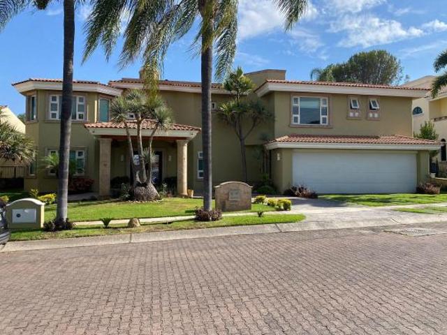 CASA EN VENTA O RENTA AZALEAS BUGAMBILIAS ZONA SUR AMUEBLADA