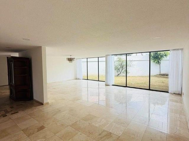 CASA EN VENTA O RENTA EN AVENIDA DE LOS BOSQUES