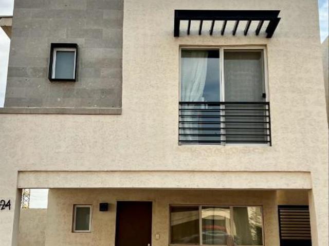CASA EN VENTA O RENTA EN BOREAL EN ESQUINA