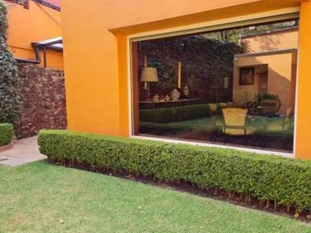 Casa en Venta o Renta en Bosques de las Lomas con Jardín de 110 m2 y Terraza Techada