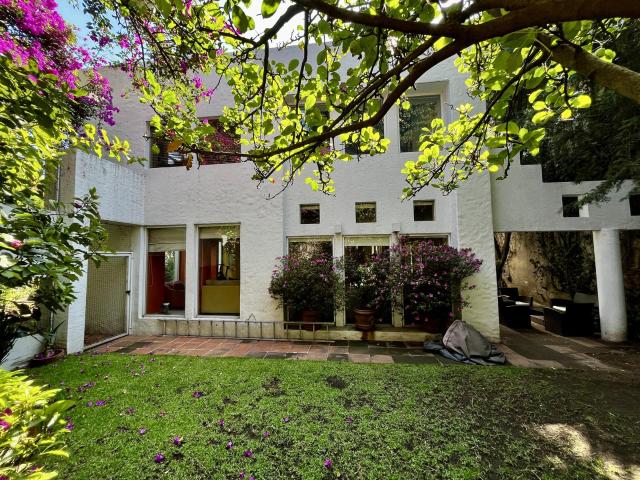 CASA EN VENTA O RENTA EN BOSQUES DE LAS LOMAS LAURELES