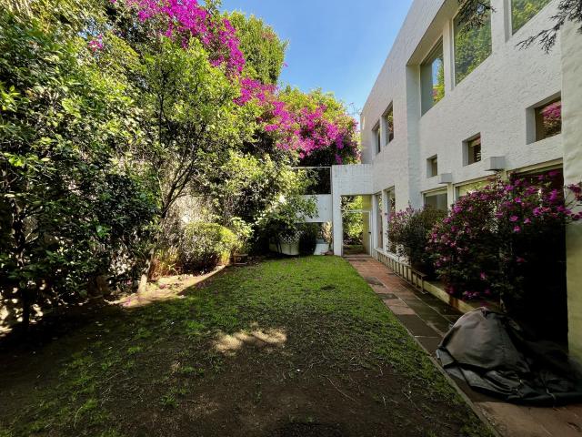 CASA EN VENTA O RENTA EN BOSQUES DE LAS LOMAS LAURELES
