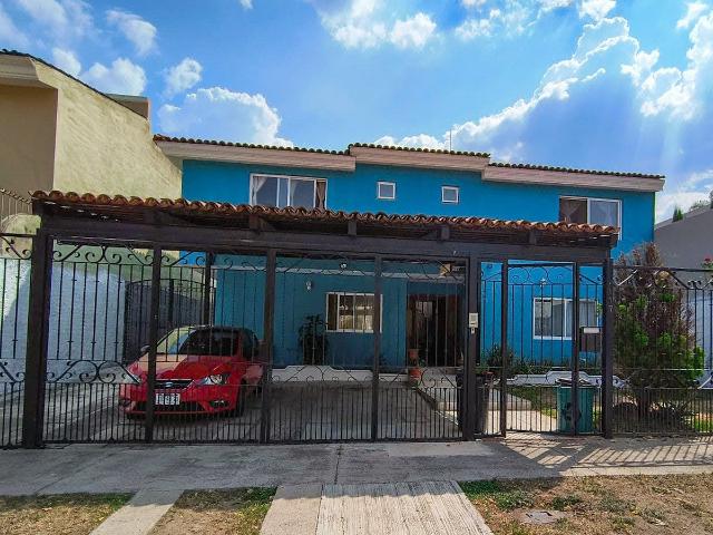 CASA EN VENTA O RENTA EN BUGAMBILIAS