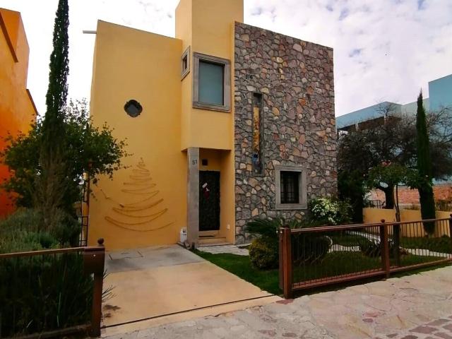 Casa en VENTA o RENTA en EL CAPRICHO