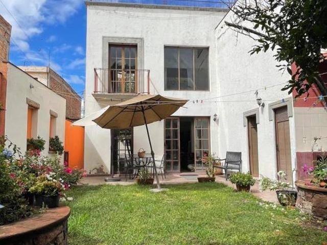 Casa en venta o renta en el Centro de Querétaro, a una cuadra del Convento de la Santa Cruz