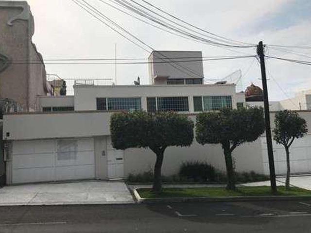 CASA EN VENTA O RENTA EN LOMAS DE CHAPULTEPEC