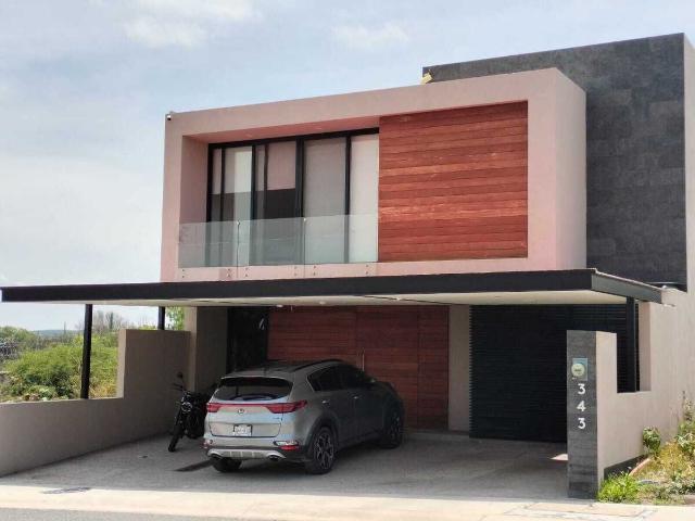 CASA EN VENTA O RENTA EN LOMAS DE JURIQUILLA