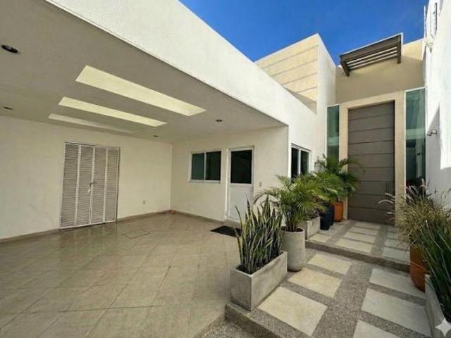 Casa en venta o renta en Porta Fontana recámara en planta baja, Leon Guanajuato