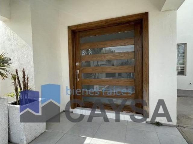 CASA EN VENTA O RENTA en Residencial San Francisco 4 recámaras pegada al campo de golf