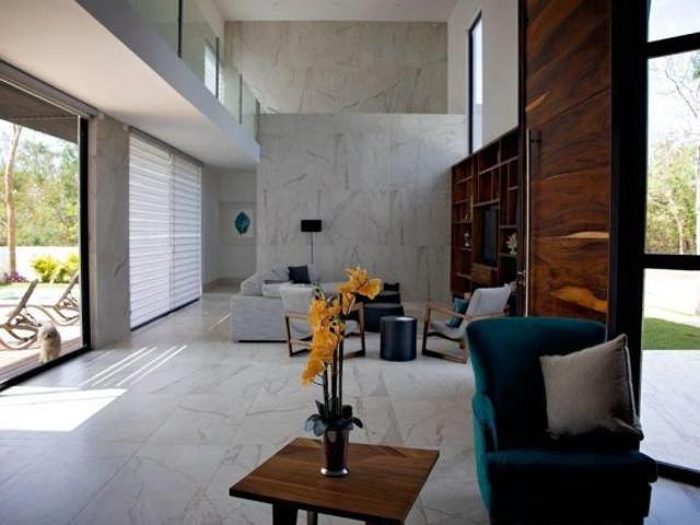 Casa en Venta o Renta en Yucatán Country Club en privada Cutzam