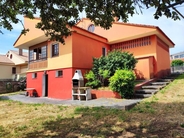 Casa en venta. Oleiros