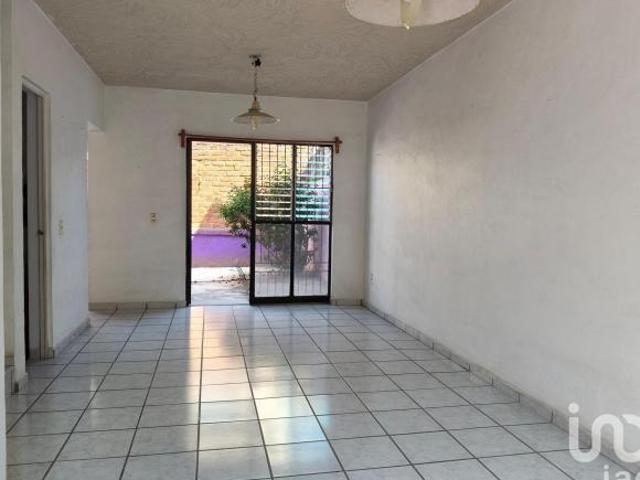 Casa en Venta. Oportunidad. Esquina con recámara en planta baja