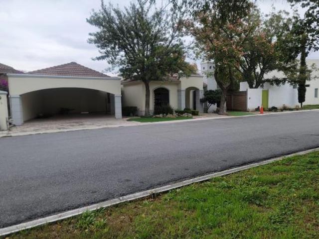 CASA EN VENTA OPORTUNIDAD REMATE UN PISO VILLAS DE SAN CARLOS AL NORTE SALTILLO