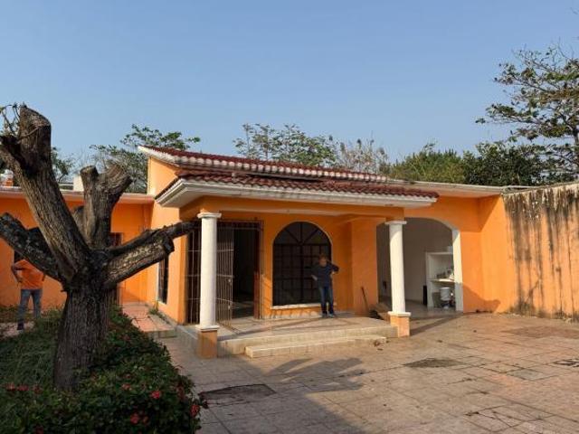 Casa en Venta Av. M. de Quevedo, Col. Centro. Coatzacoalcos, Ver
