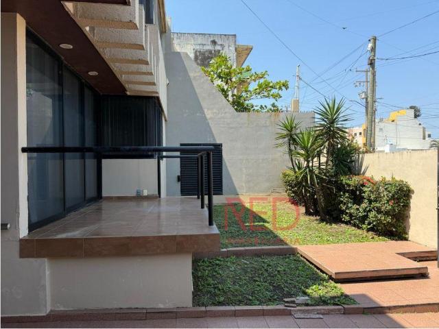 Casa en Venta Av. Cuauht?moc #, Col. Centro. Coatzacoalcos, Ver