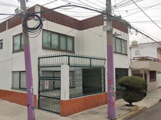 CASA EN VENTA Av. Río Tuxpan 112, Paseos de Churubusco, Iztapalapa, CDMX