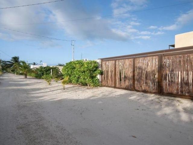 Casa en venta a 100 metros del mar en San Benito
