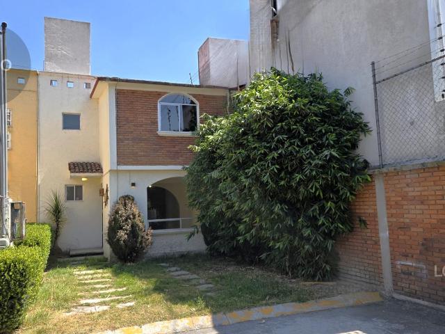 CASA EN VENTA A 15 MINS DEL CENTRO DE TOLUCA