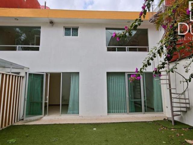 Casa en venta a 2 CUADRAS DEL CLUB BRITANIA jardín, 3 habitaciones, cuarto de servicio, área de tv
