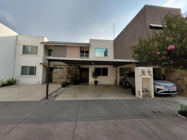 CASA EN VENTA EN LEÓN GUANAJUATO, BULEVARD DELTA_PLAZA ALTACIA, VIA CAMPOS OTOÑALES, PRIVADO