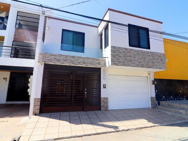 Casa en venta a 4 calles del malecon de Mazatlan