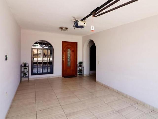 Casa en venta a 4 calles del malecon de Mazatlan