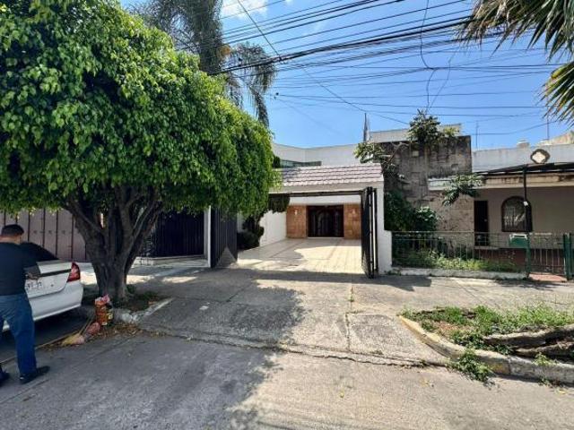 CASA EN VENTA, A 5 MINUTOS DE PLAZA LA PERLA, LA CALMA, GUADALAJARA, JALISCO. 4