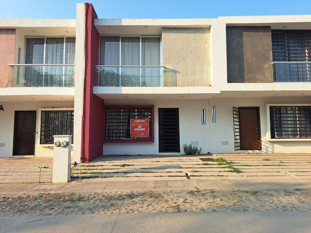 Casa en venta a 9 minuto de la playa en Manzanillo, colima | 3 recámaras y 3 baños