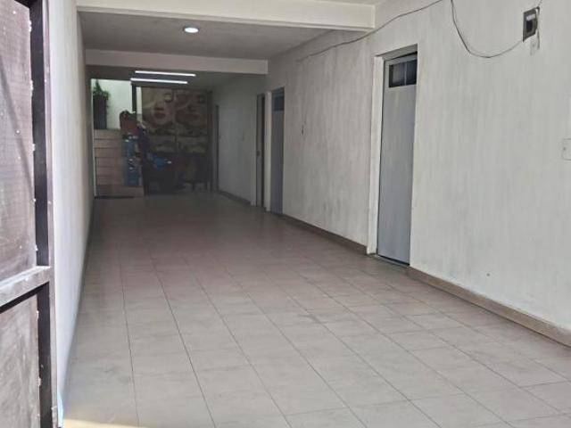 Casa en venta a cercana a las estaciones de tren La Aurora y Tetlan a 5 min de Av. Historiadores