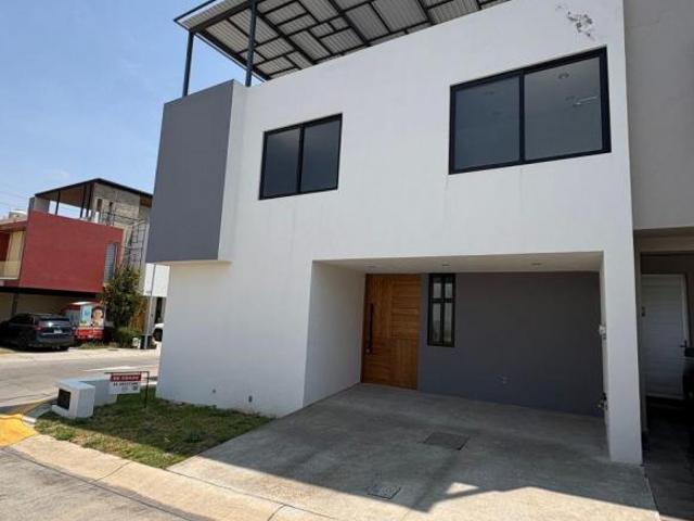 Casa en Venta a Estrenar en Coto Español, Valle Imperial, Zapopan
