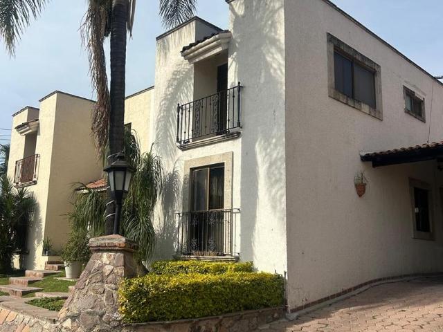 CASA EN VENTA A ESPALDAS DE BALCONES DEL CAMPESTRE LEON GTO, ZONA NORTE. A 5 MIN DE PARQ. METROPOLITANO PRIVADA DE SOLO 16 CASAS