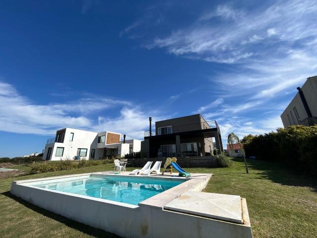 Casa en Venta a la Laguna en El Naudir Aguas Privadas