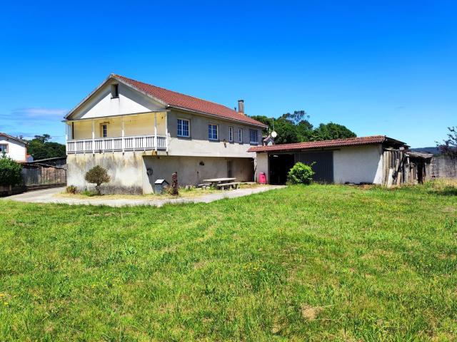 Casa en venta. A Laracha