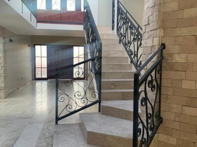 Casa en Venta a media cuadra de Carranza