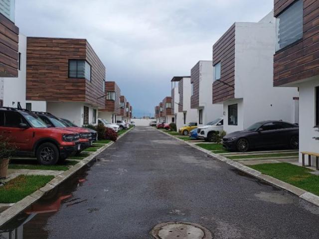Casa En Venta A Min De Galer?as Metepec En Condominio aplica cr?ditos