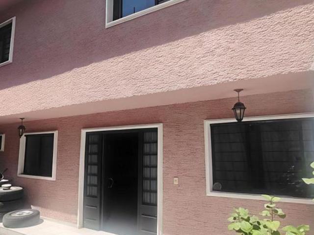 Casa en venta a pocos minutos de Av.Francisco Javier Mina y preparatoria No 3, en Guadalajara Jal
